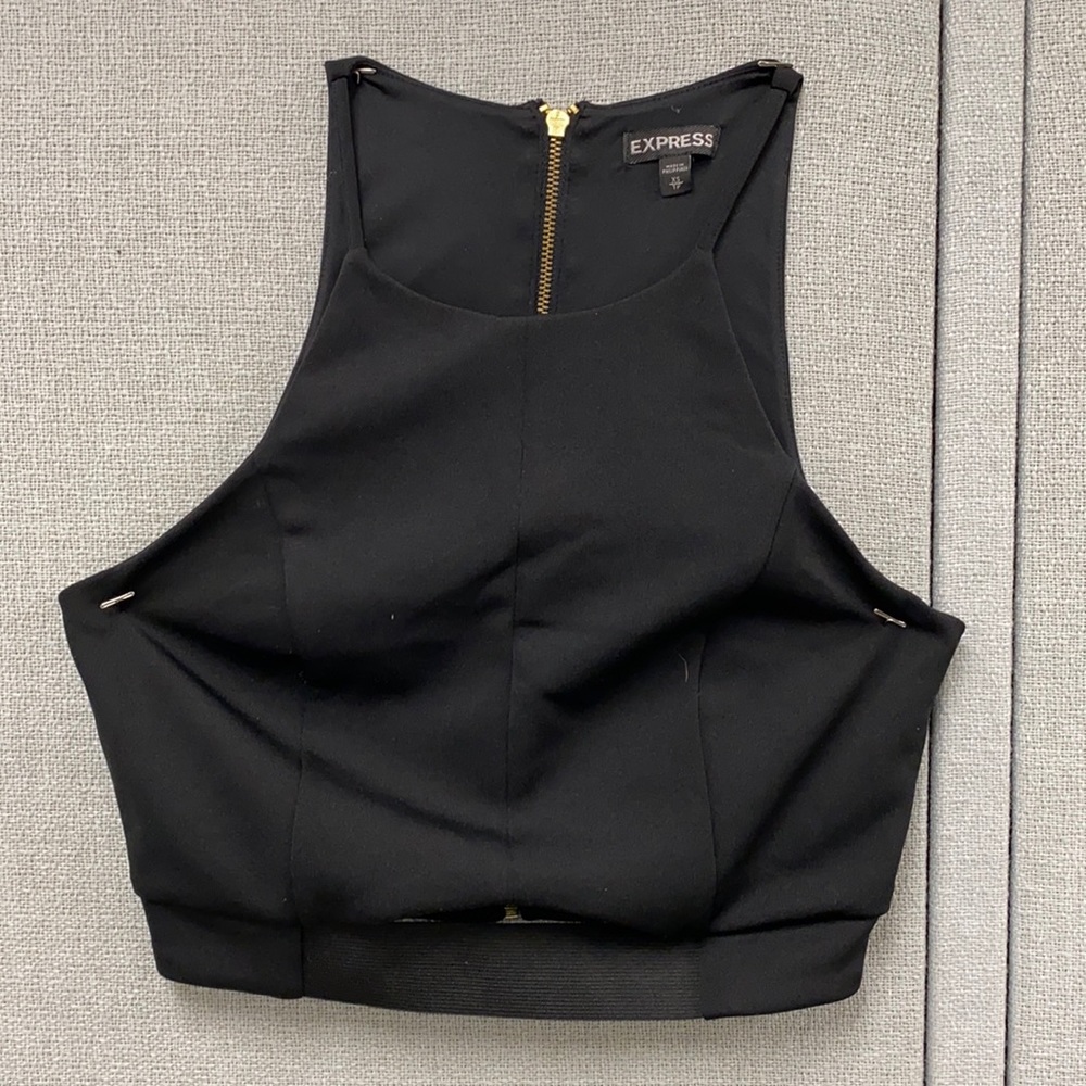 Black peep hole crop top